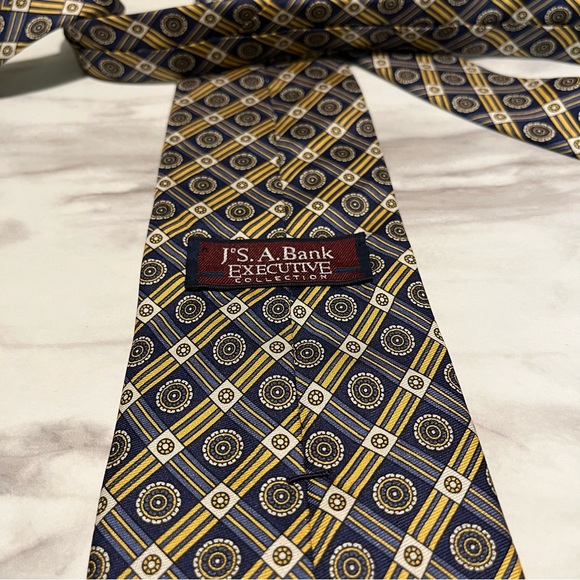 Jos. A. Bank Executive Collection 100% Silk Tie - Picture 4 of 5